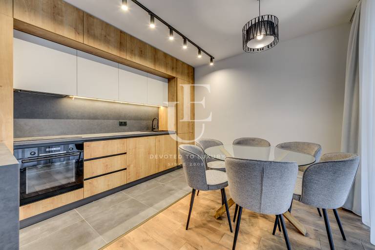 Luxury two-bedroom apartment near Garage park