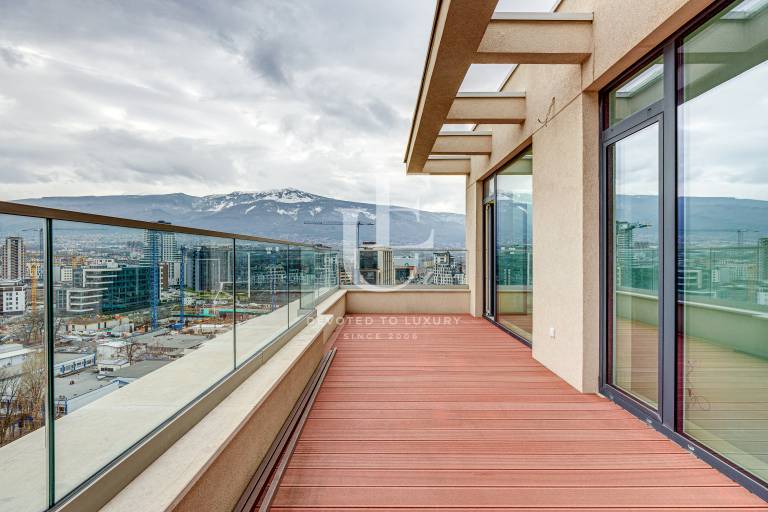 Пентхаус с невероятни гледки на крачки до Paradise center