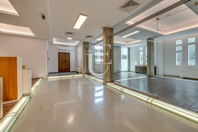Multifunctional space on one of the main boulevards for sale