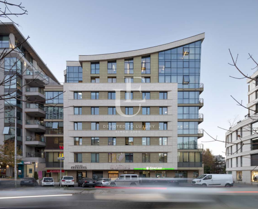 Офис в прекрасна бизнес сграда до Мол Парадайс