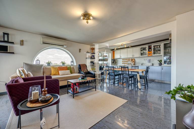 Designer cozy two-bedroom maisonette in Lozenets