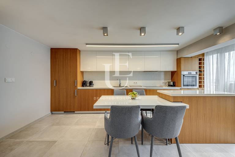Two-bedroom maisonette with beautiful views in Lozenetc