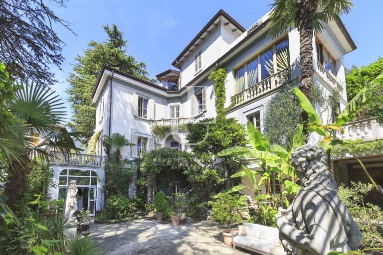 Historic Villa Gina with a magical view of Lake Como