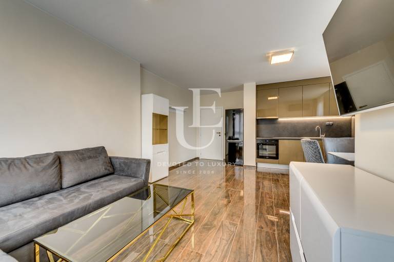 Стилен тристаен апартаметн в кв. Изток