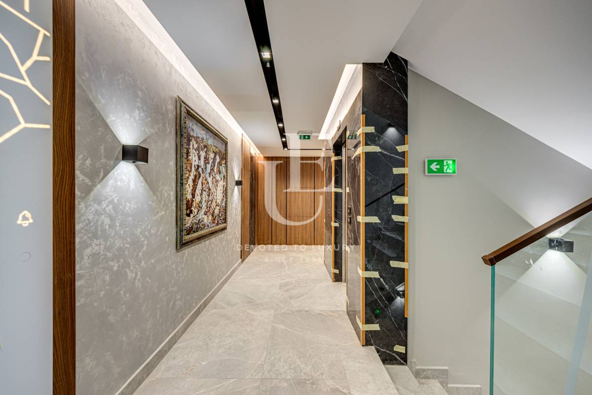 Престижна бутикова сграда в паркова среда - image 2