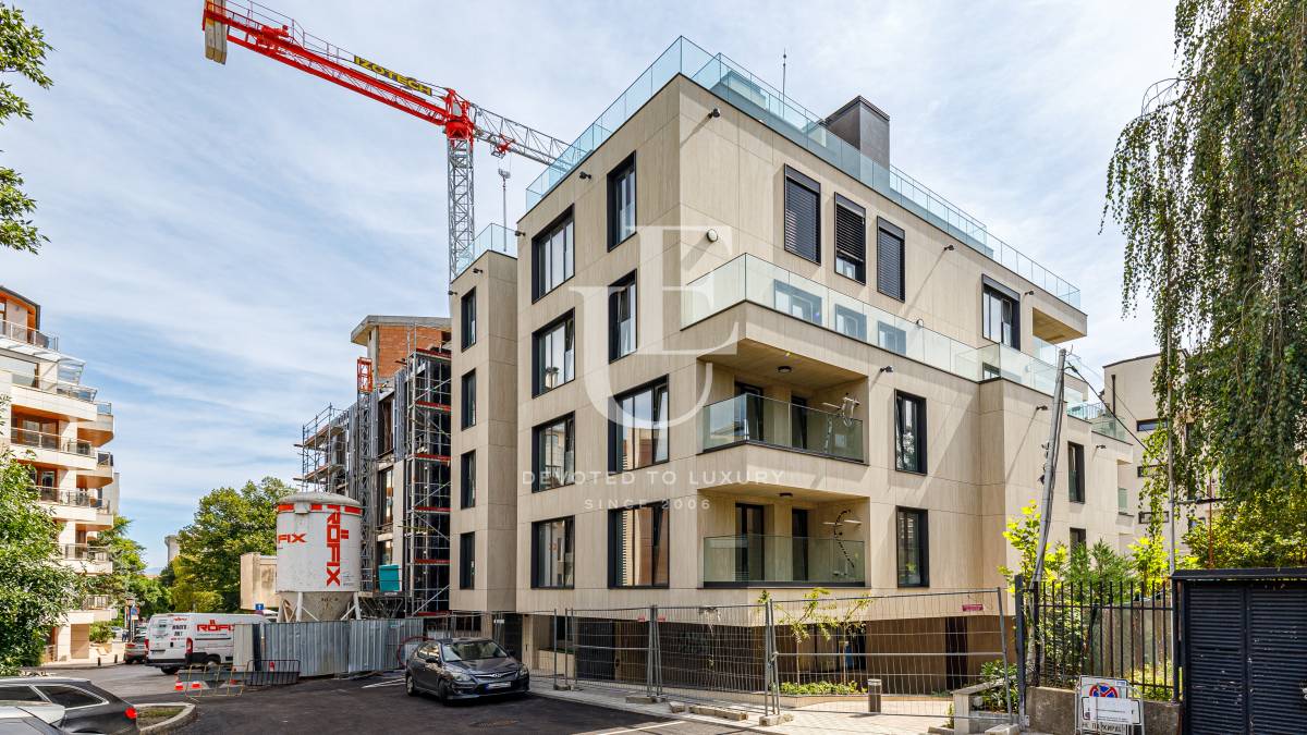 Престижна бутикова сграда в паркова среда - image 1