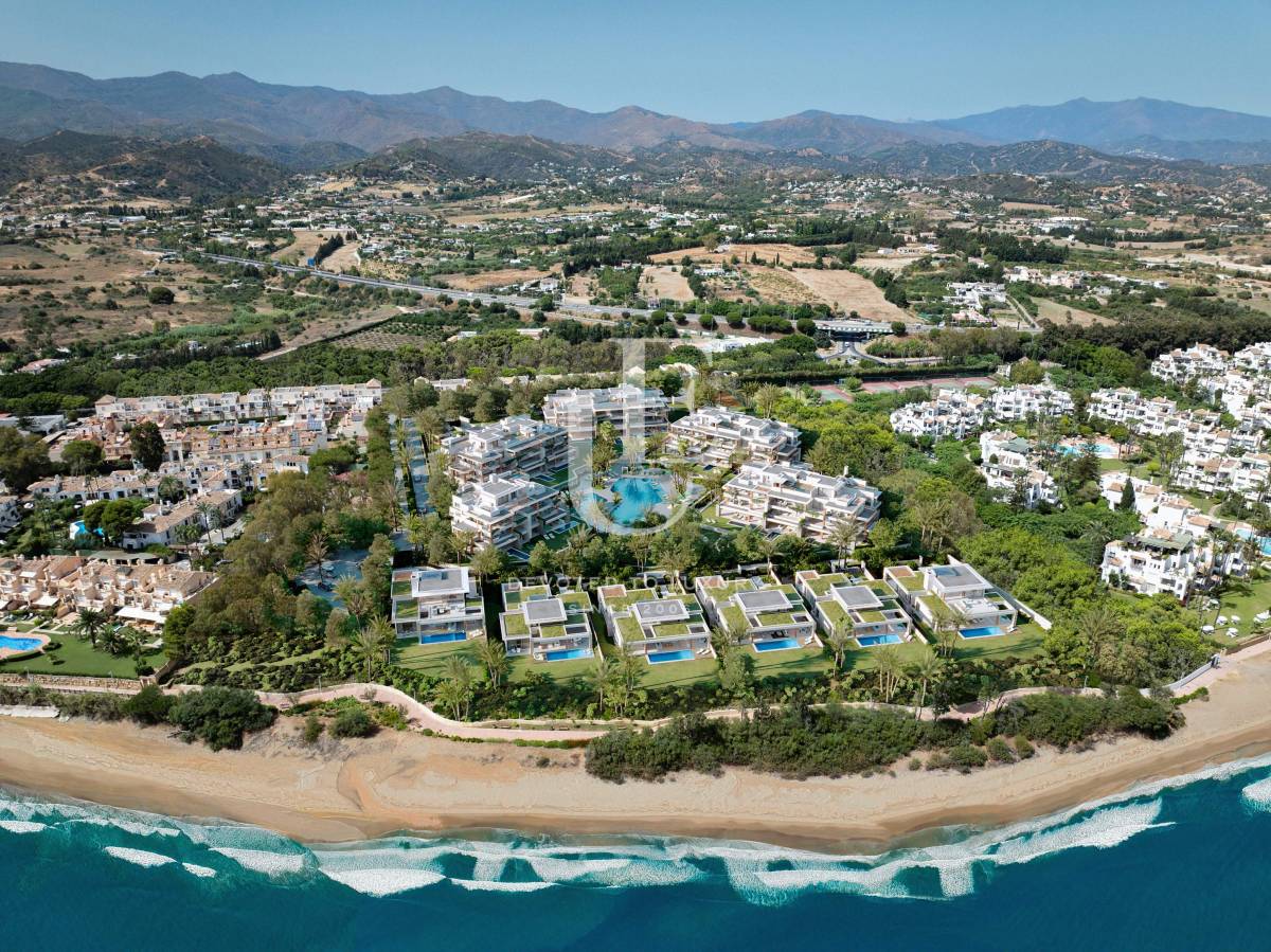 Boutique beachfront complex of apartments and villas on the first line in Estepona - image 1