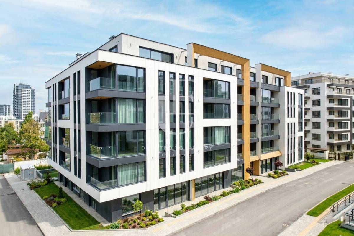 Modern residential building in a prestigious location - image 5