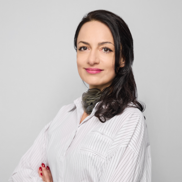 Евелина Костакева